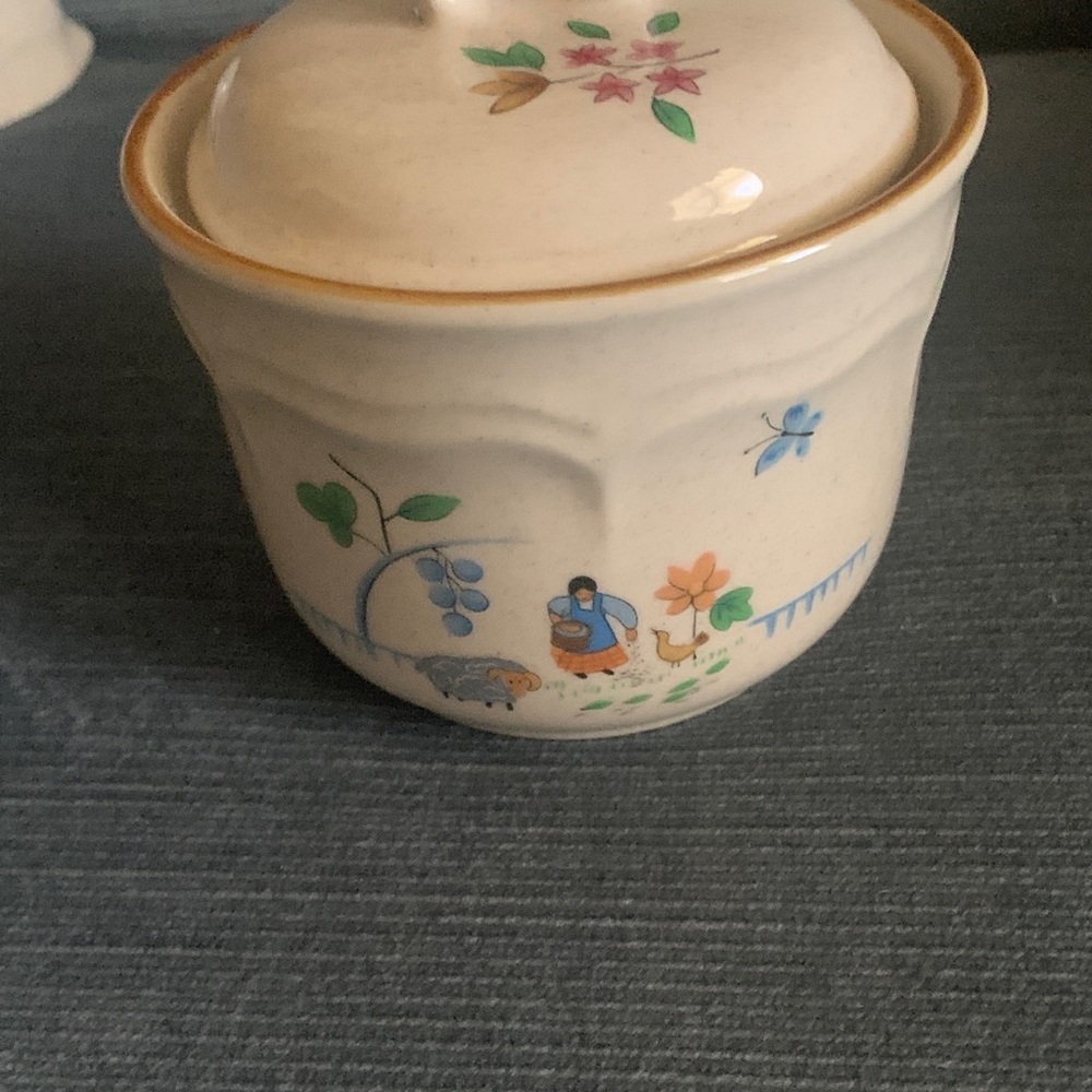 International Heartland Floral Stoneware Salt/Pepper & Sugar/Creamer Kitchen Set - Picture 9 of 10